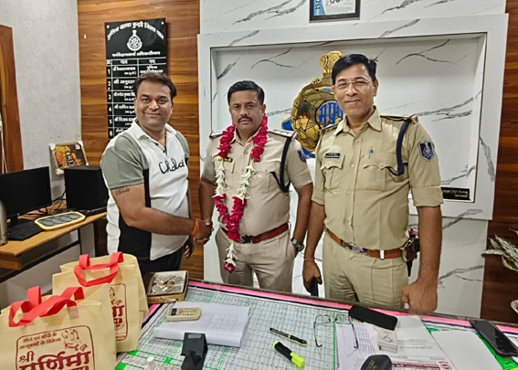 कुक्षी पुलिस ने साइबर ठगी के शिकार व्यापारी के लाखों रुपए कराए वापस