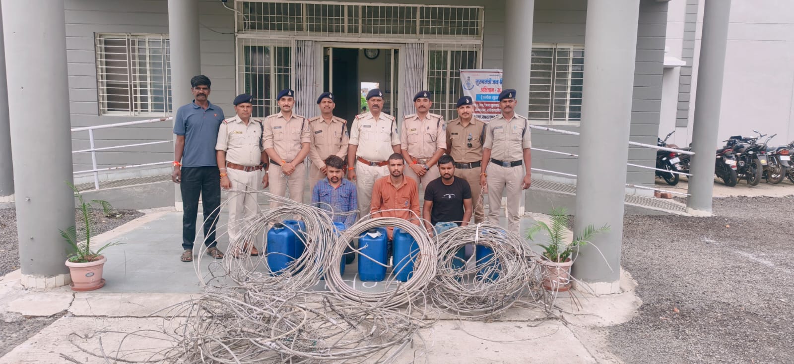 सादलपुर पुलिस ने बिजली तेल और एल्युमिनियम तार चोरी के मामले में 3 आरोपी किए गिरफ्तार