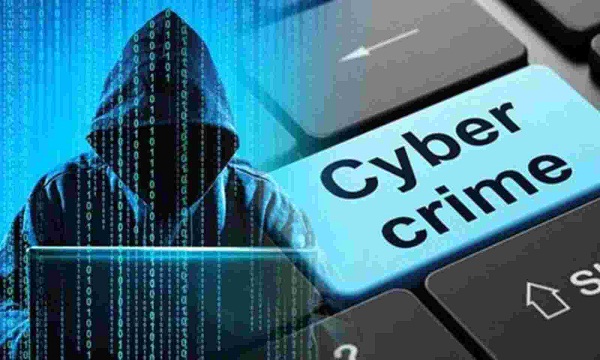 पेटीएम के जरिए बैंक खाते से उड़ाए 94 हजार रुपये